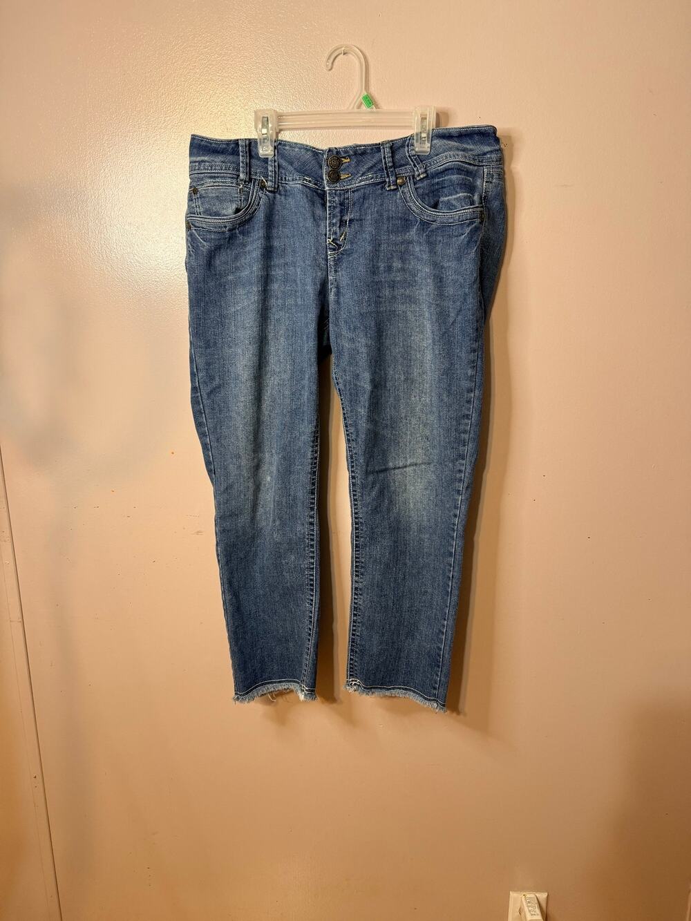 WallFlower denim women’s Capri Jeans size 11